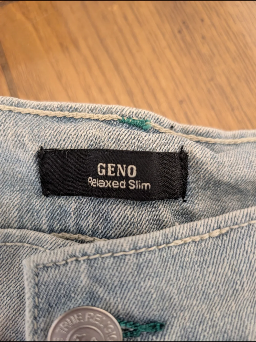 Men's True Religion Geno Relaxed Slim Fit  Distressed Jeans Size 36x32 NWT